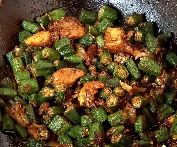 Chicken Bhindi (a, g, h)